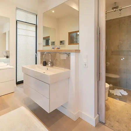 Philine Blue Sea Sellin